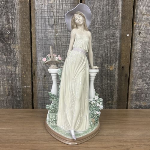 Lladro Time for Reflection Porcelain Figurine Model 05378