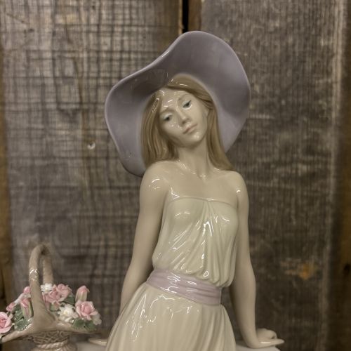 Lladro Time for Reflection Porcelain Figurine Model 05378