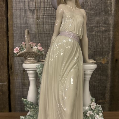 Lladro Time for Reflection Porcelain Figurine Model 05378