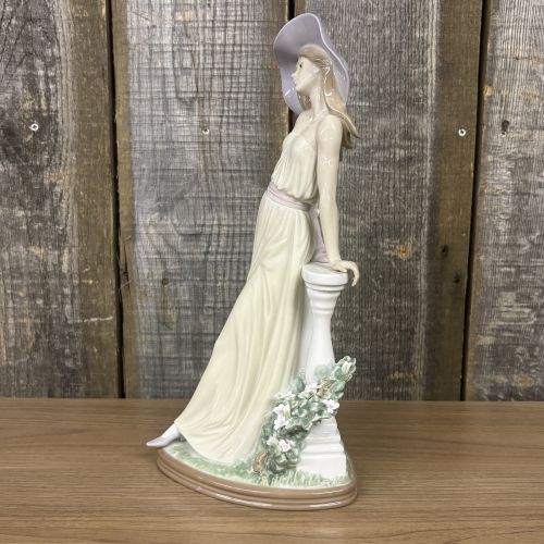 Lladro Time for Reflection Porcelain Figurine Model 05378