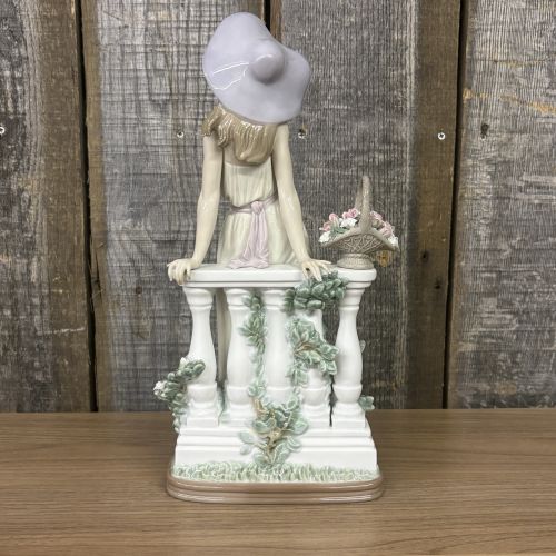 Lladro Time for Reflection Porcelain Figurine Model 05378