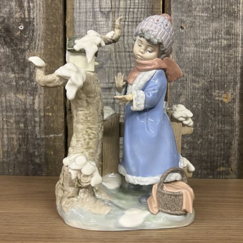 Lladro Winter Glazed Porcelain Figurine Model 5220