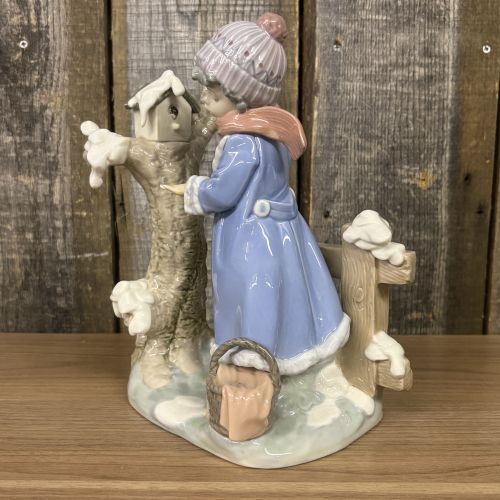 Lladro Winter Glazed Porcelain Figurine Model 5220