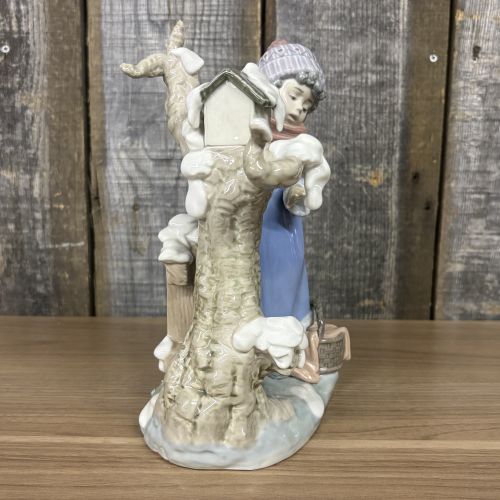 Lladro Winter Glazed Porcelain Figurine Model 5220