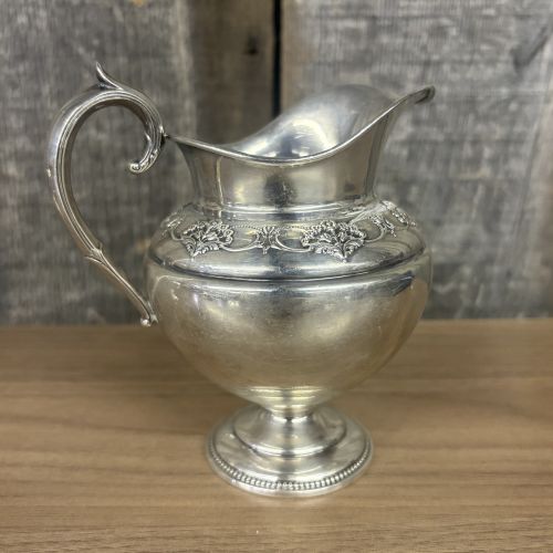 A Pair of International Silver Co. Sterling Silver Kingsbury Pattern Creamer and Sugar Bowl
