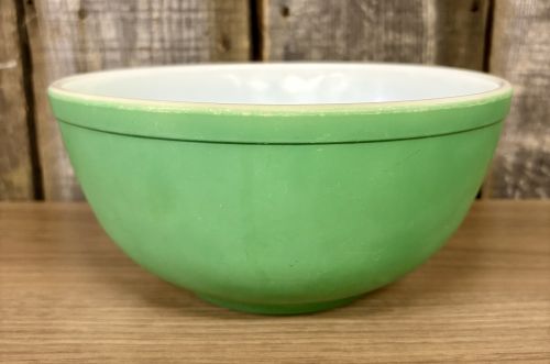 Pyrex Primary Green 403 2.5 Quart Mixing Bowl