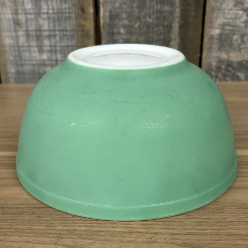 Pyrex Primary Green 403 2.5 Quart Mixing Bowl