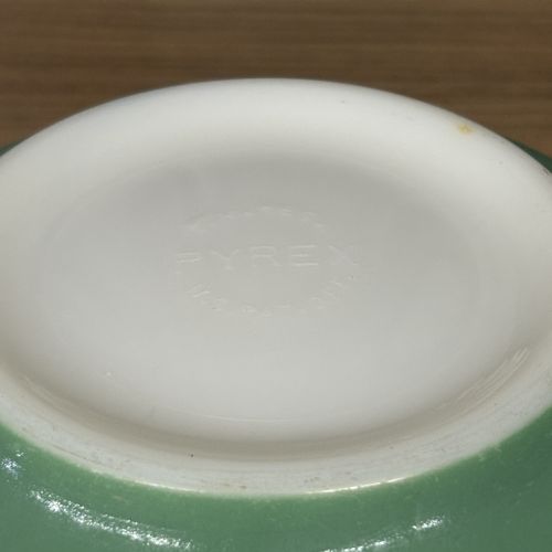 Pyrex Primary Green 403 2.5 Quart Mixing Bowl