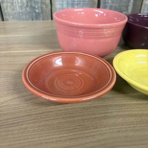 A Set of Five Homer Laughlin Fiestaware Ceramic Bowls and Dishes in Various Colors