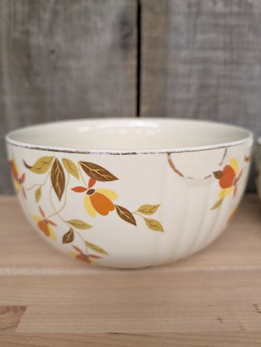 A Pair of Hall's Superior Quality Kitchenware Autumn Leaf Nesting Bowls