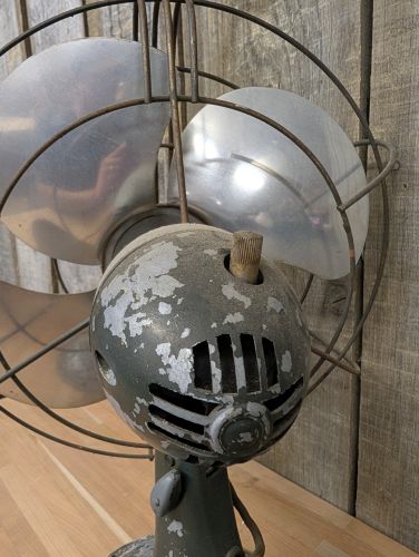 Westinghouse Mid-Century Streamline Moderne Electric Desk Fan