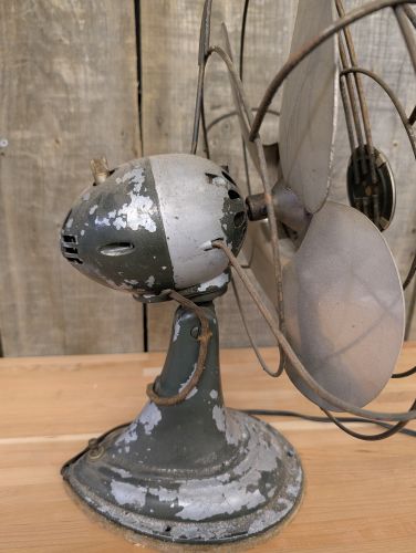 Westinghouse Mid-Century Streamline Moderne Electric Desk Fan