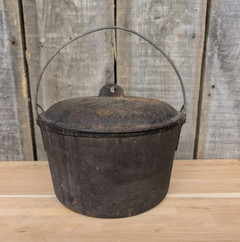 Vintage American Cast Iron Size No. 8 Dutch Oven with Lid and Bail Handle