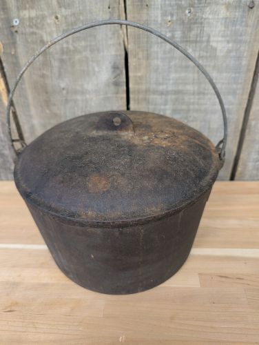 Vintage American Cast Iron Size No. 8 Dutch Oven with Lid and Bail Handle