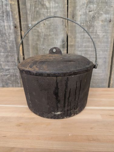 Vintage American Cast Iron Size No. 8 Dutch Oven with Lid and Bail Handle