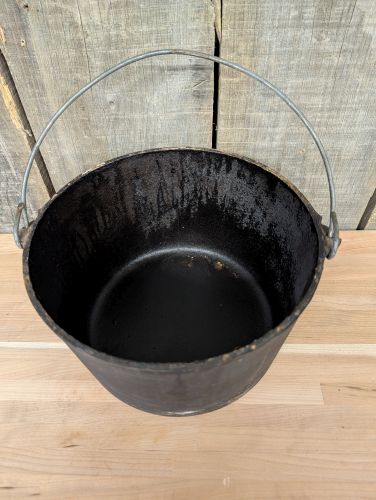 Vintage American Cast Iron Size No. 8 Dutch Oven with Lid and Bail Handle