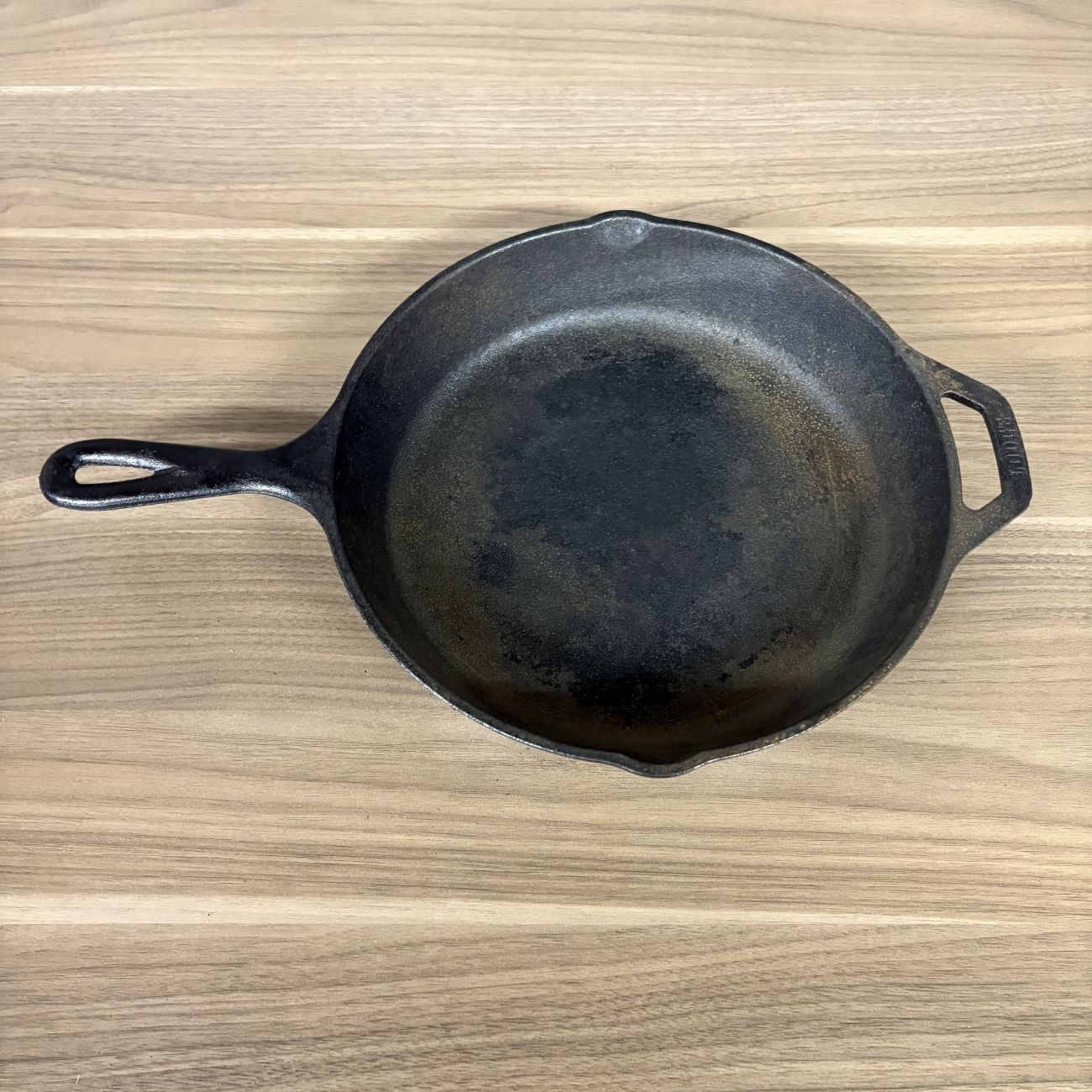 Lodge Cast Iron No. 12 Skillet with Helper Handle
