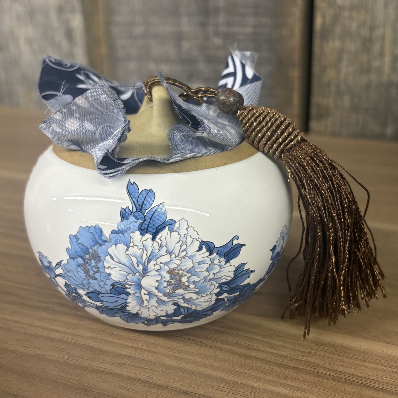 A Set of Ruoshui Tang Blue and White Peony Ceramic Tea Vessels in a Presentation Box