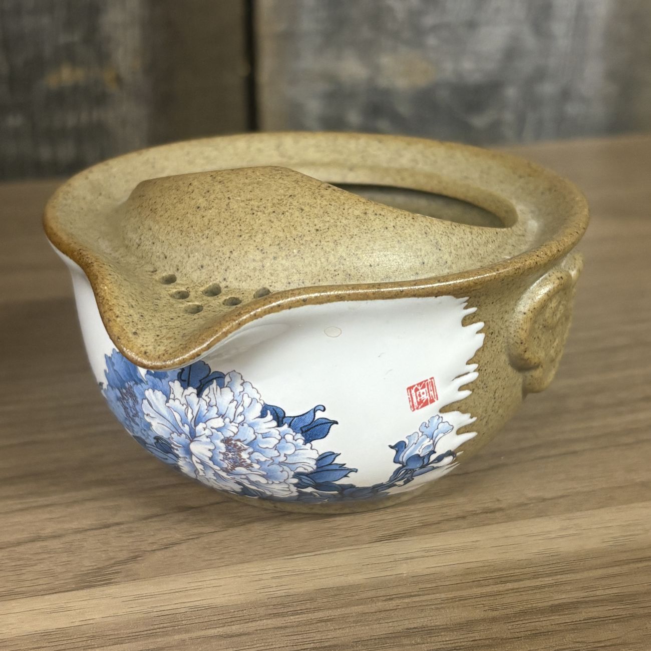 A Set of Ruoshui Tang Blue and White Peony Ceramic Tea Vessels in a Presentation Box