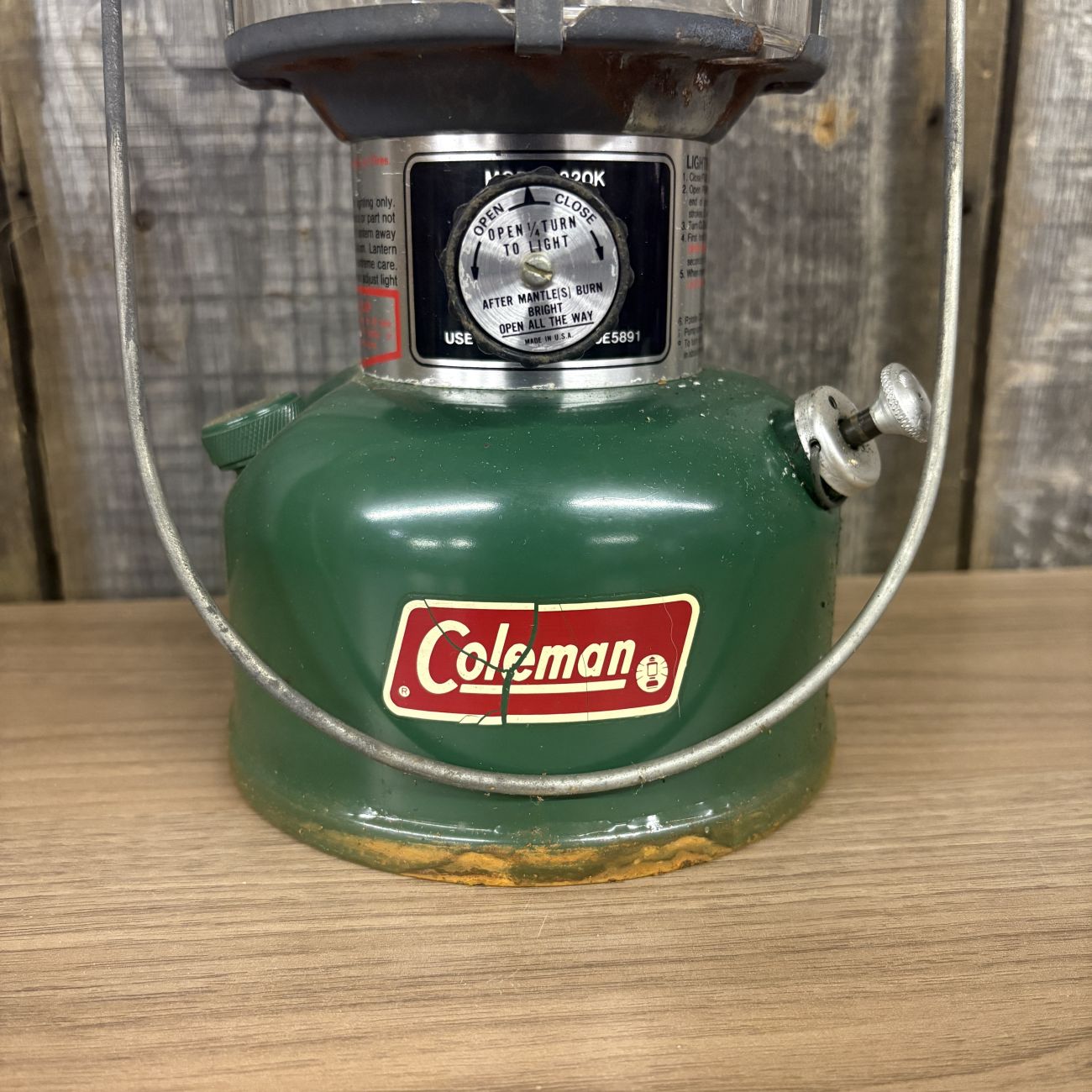Vintage Coleman Model 220K Double Mantle Lantern with Yellow Clamshell Case
