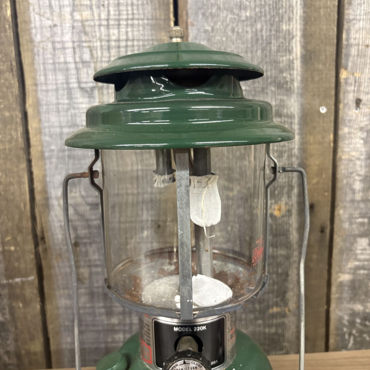 Vintage Coleman Model 220K Double Mantle Lantern with Yellow Clamshell Case