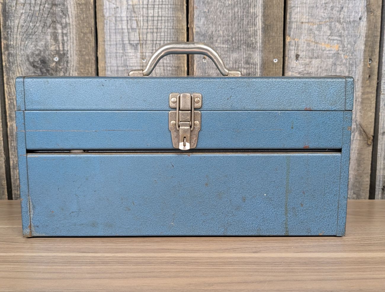 Vintage Belknap Blue Grass Model 1718 Metal Toolbox with Tray