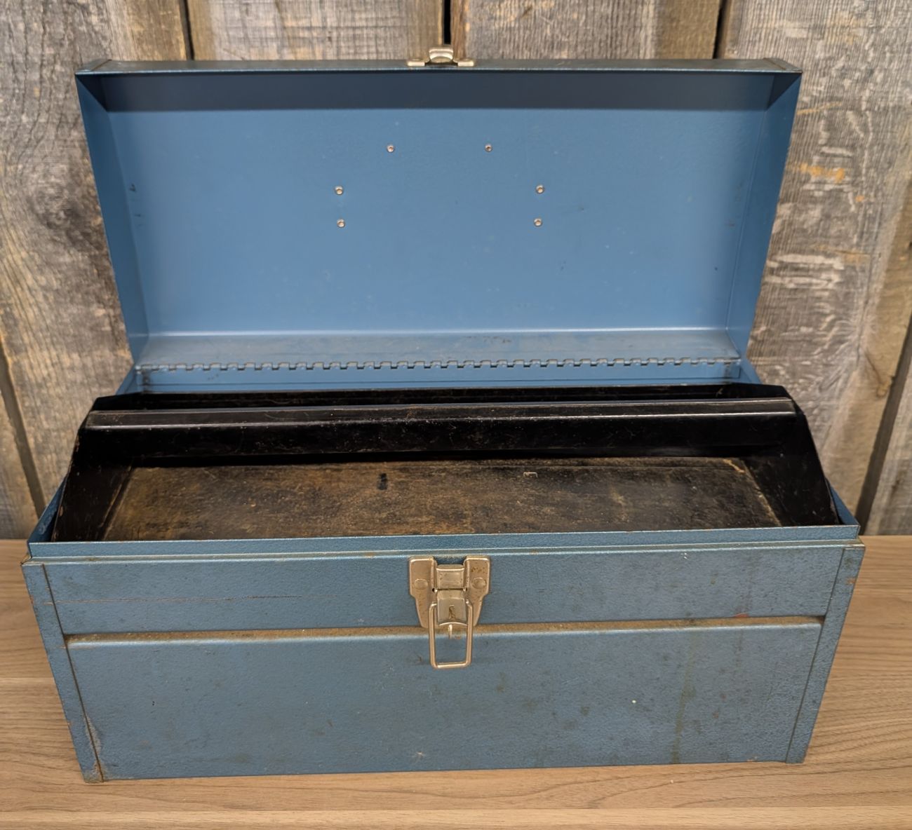 Vintage Belknap Blue Grass Model 1718 Metal Toolbox with Tray