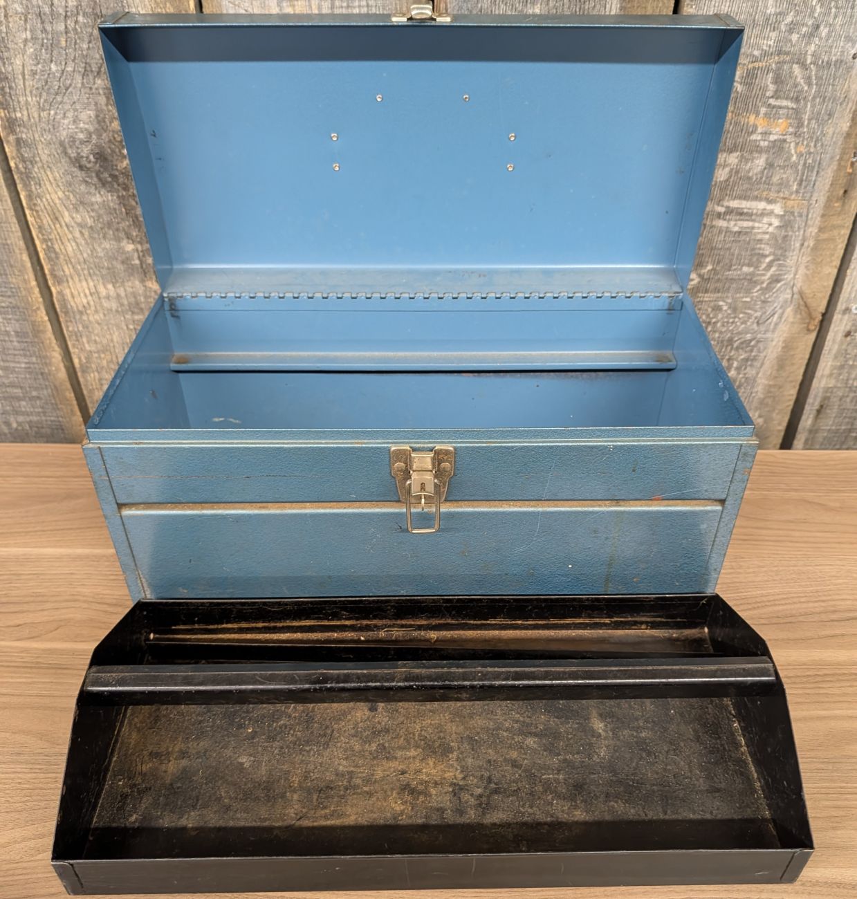 Vintage Belknap Blue Grass Model 1718 Metal Toolbox with Tray