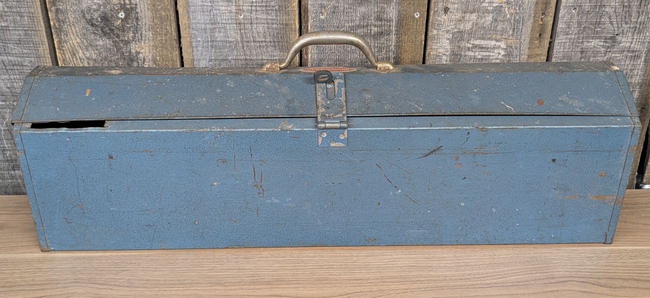 Vintage Belknap Blue Grass 32-Inch Steel Saw Box with Blue Hammered Finish