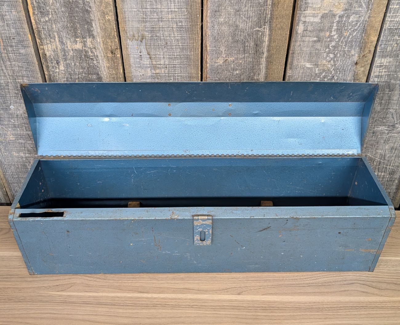 Vintage Belknap Blue Grass 32-Inch Steel Saw Box with Blue Hammered Finish
