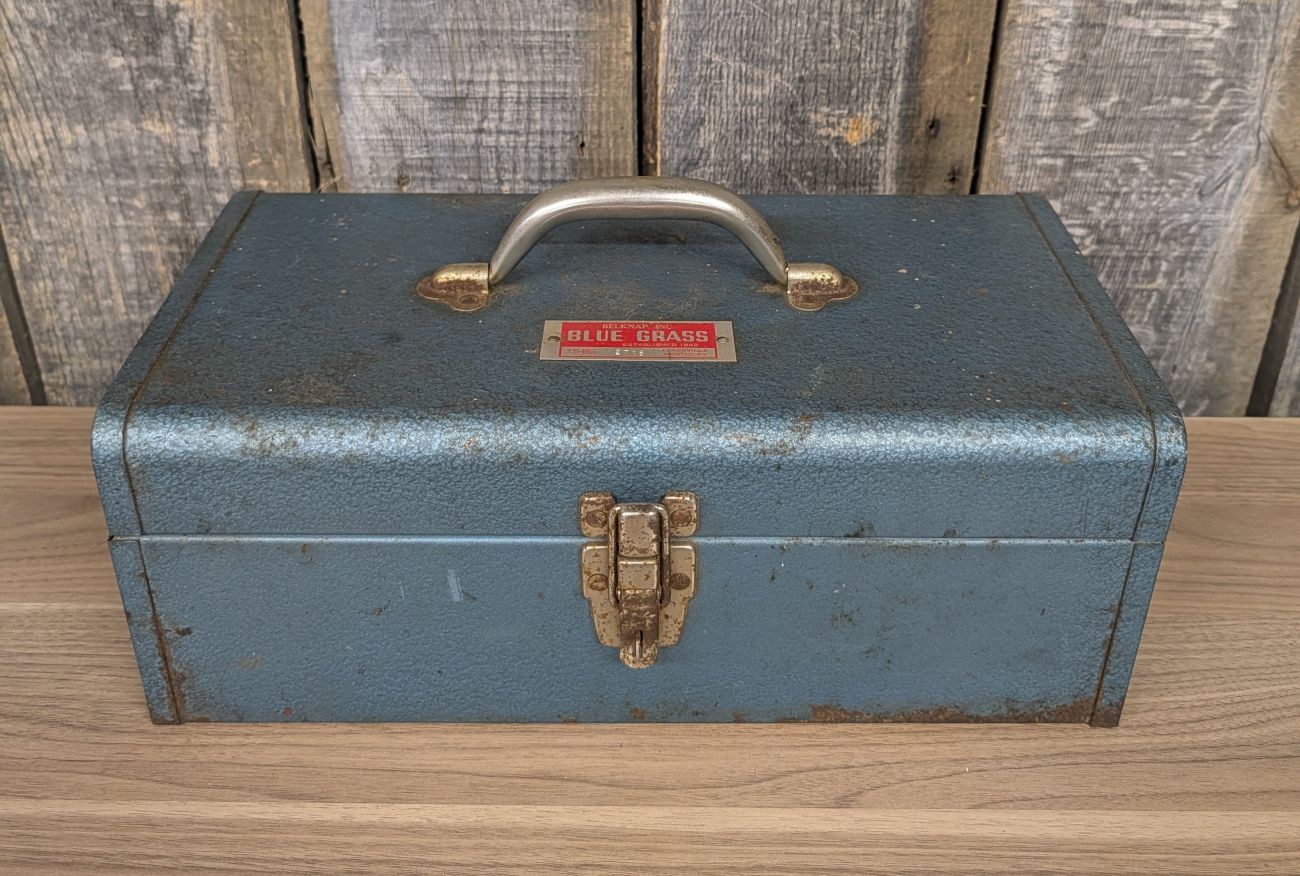 Vintage Belknap Blue Grass T5-BG Hammered Finish Metal Cantilever Toolbox