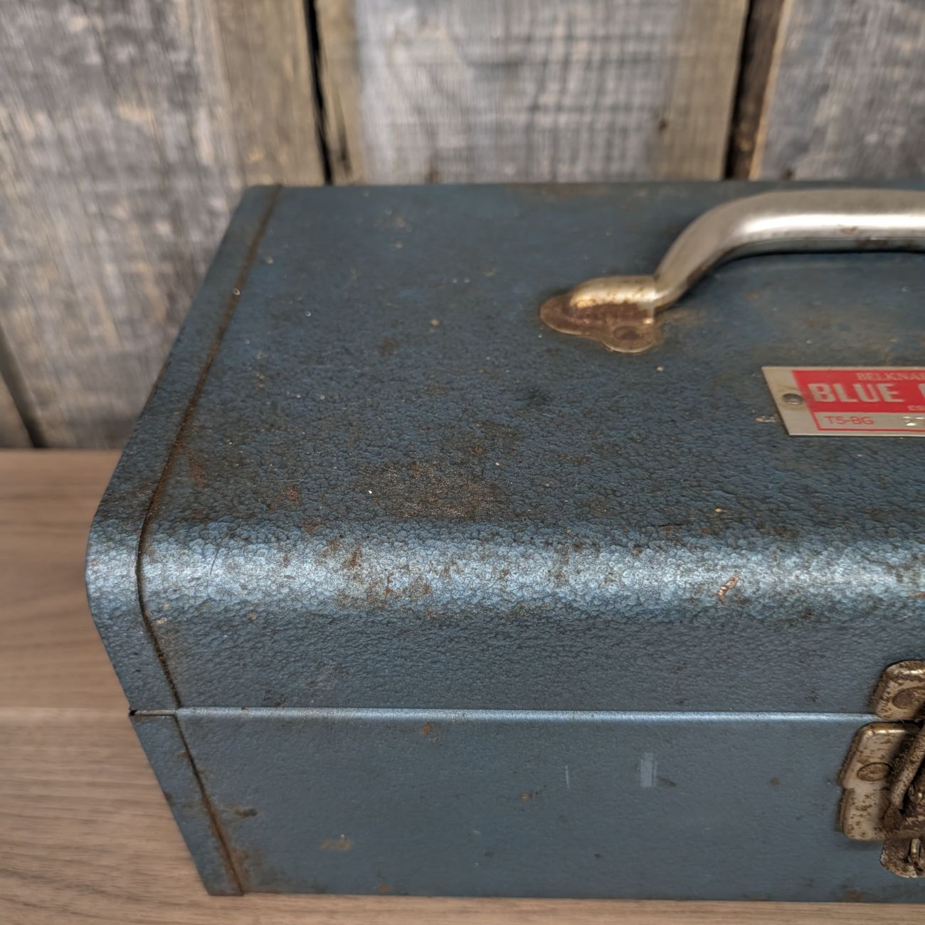 Vintage Belknap Blue Grass T5-BG Hammered Finish Metal Cantilever Toolbox