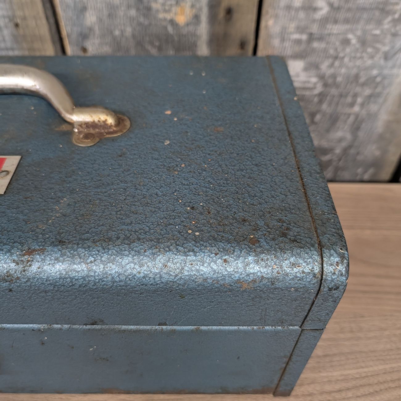 Vintage Belknap Blue Grass T5-BG Hammered Finish Metal Cantilever Toolbox