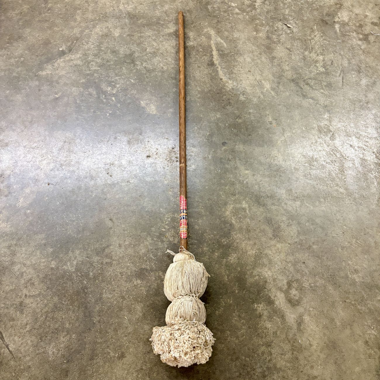 Vintage Blue Grass Belknap Hardware and Manufacturing Company Cotton String Floor Mop
