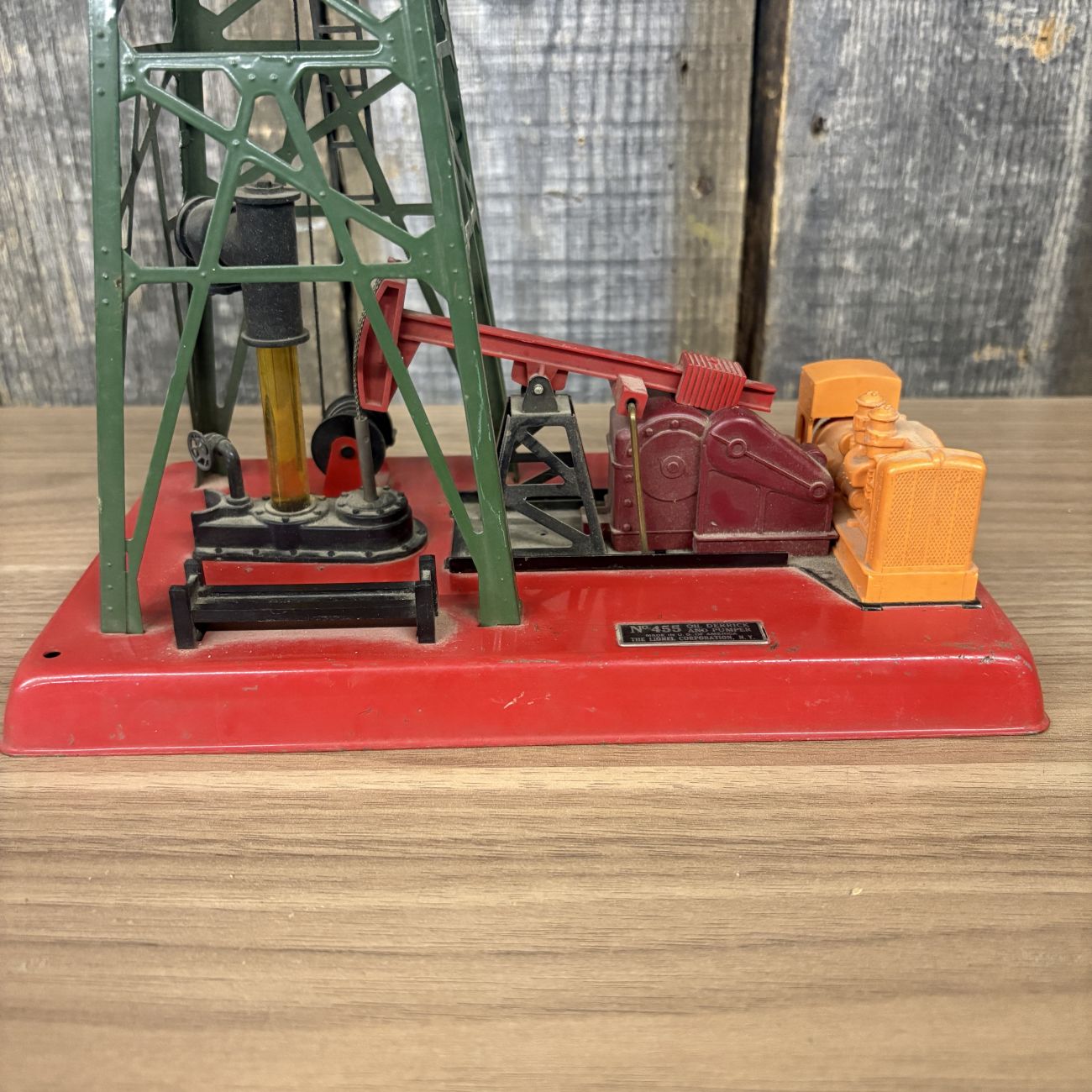 Lionel No. 455 Oil Derrick and Pumper