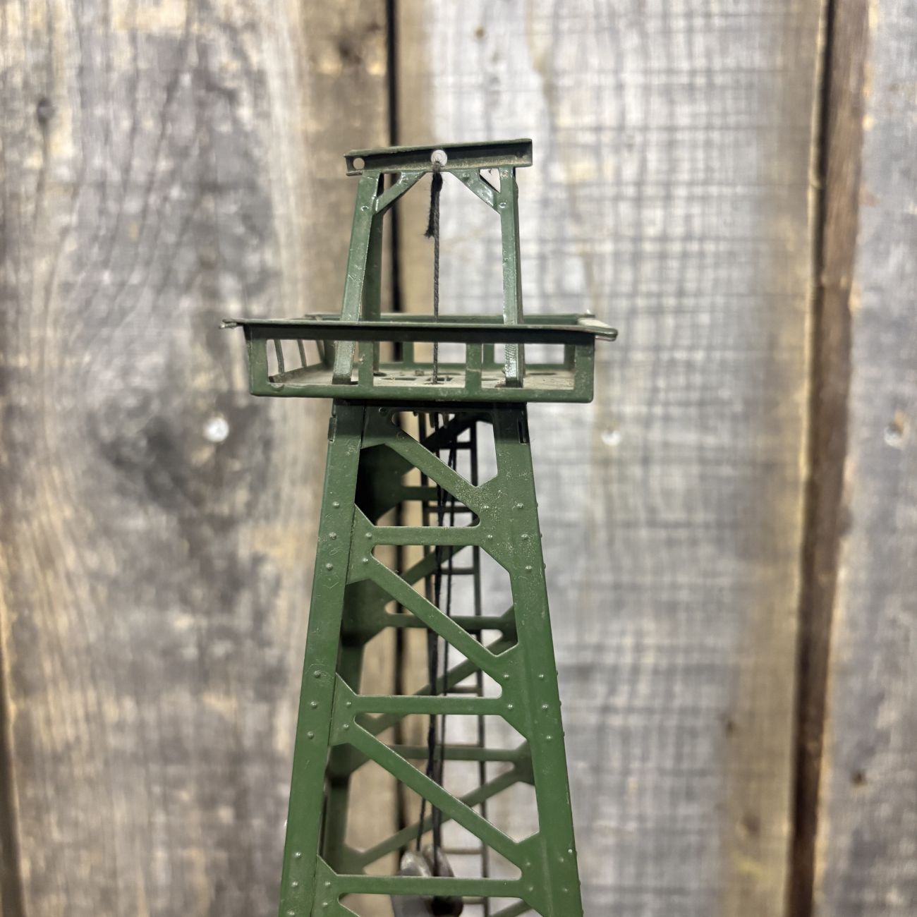 Lionel No. 455 Oil Derrick and Pumper