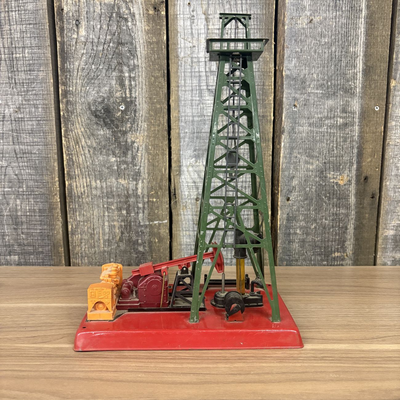 Lionel No. 455 Oil Derrick and Pumper