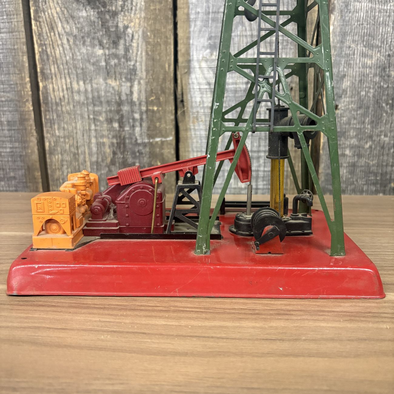 Lionel No. 455 Oil Derrick and Pumper