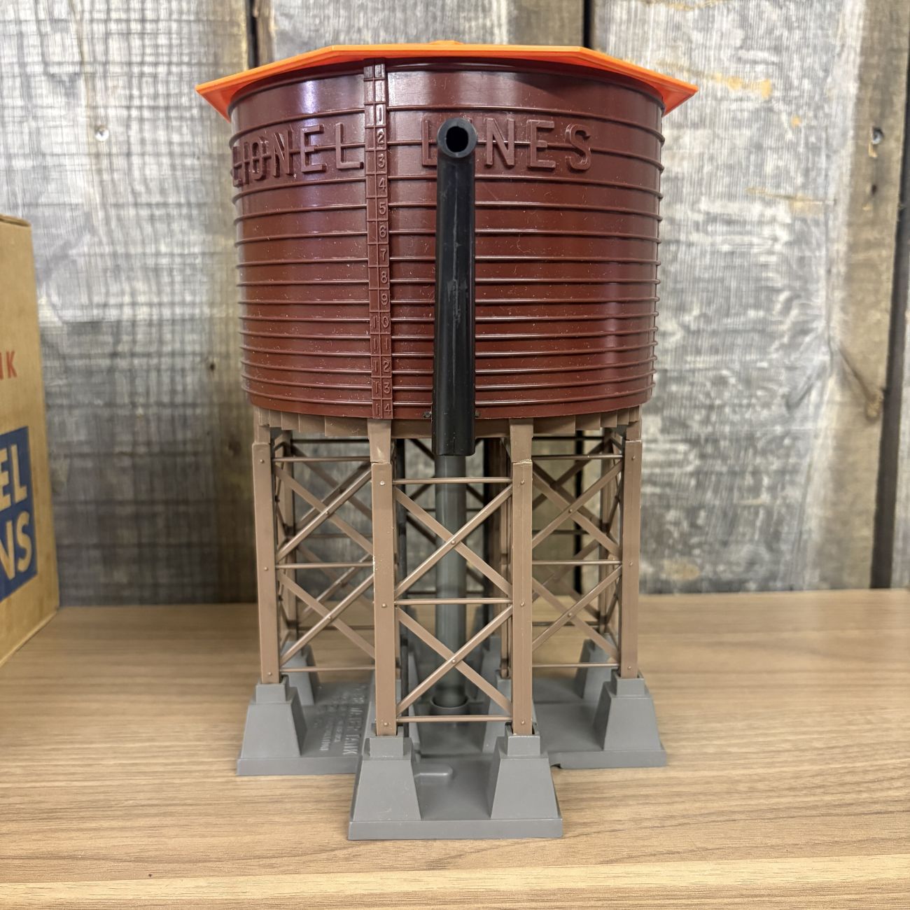 Lionel No. 138 Operating Water Tower with Original Box and Controller