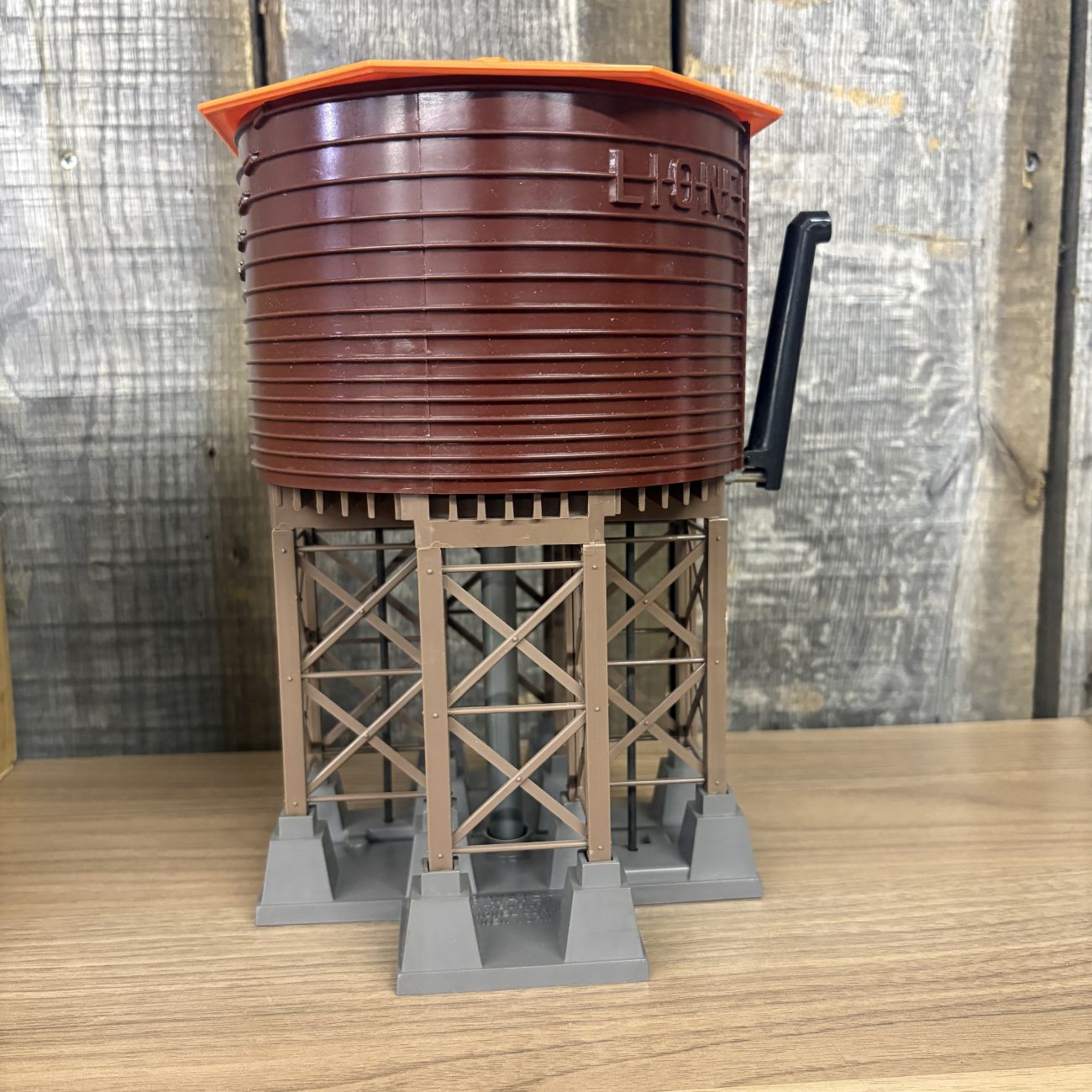 Lionel No. 138 Operating Water Tower with Original Box and Controller