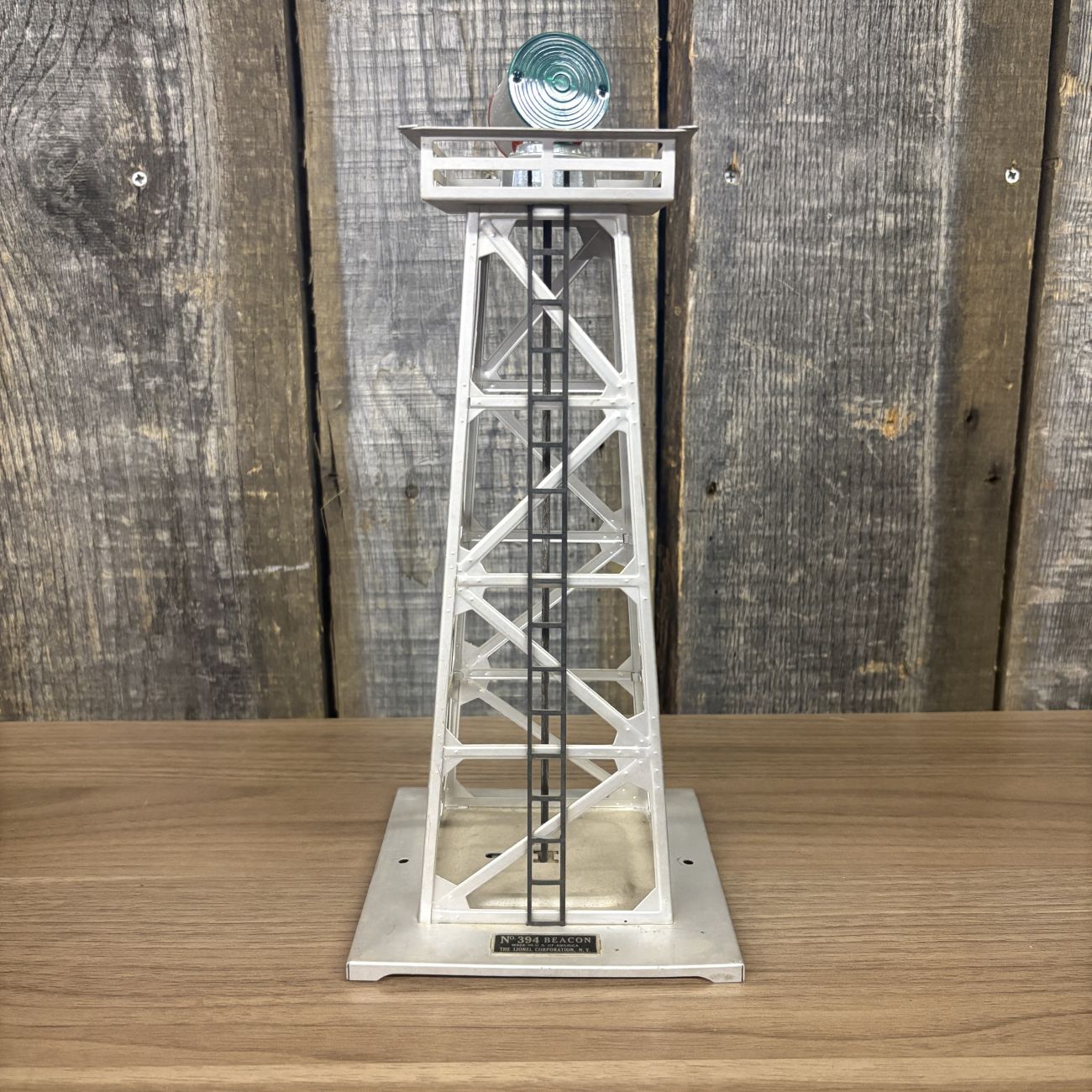 Lionel Postwar O-Gauge No. 394 Rotating Beacon Accessory