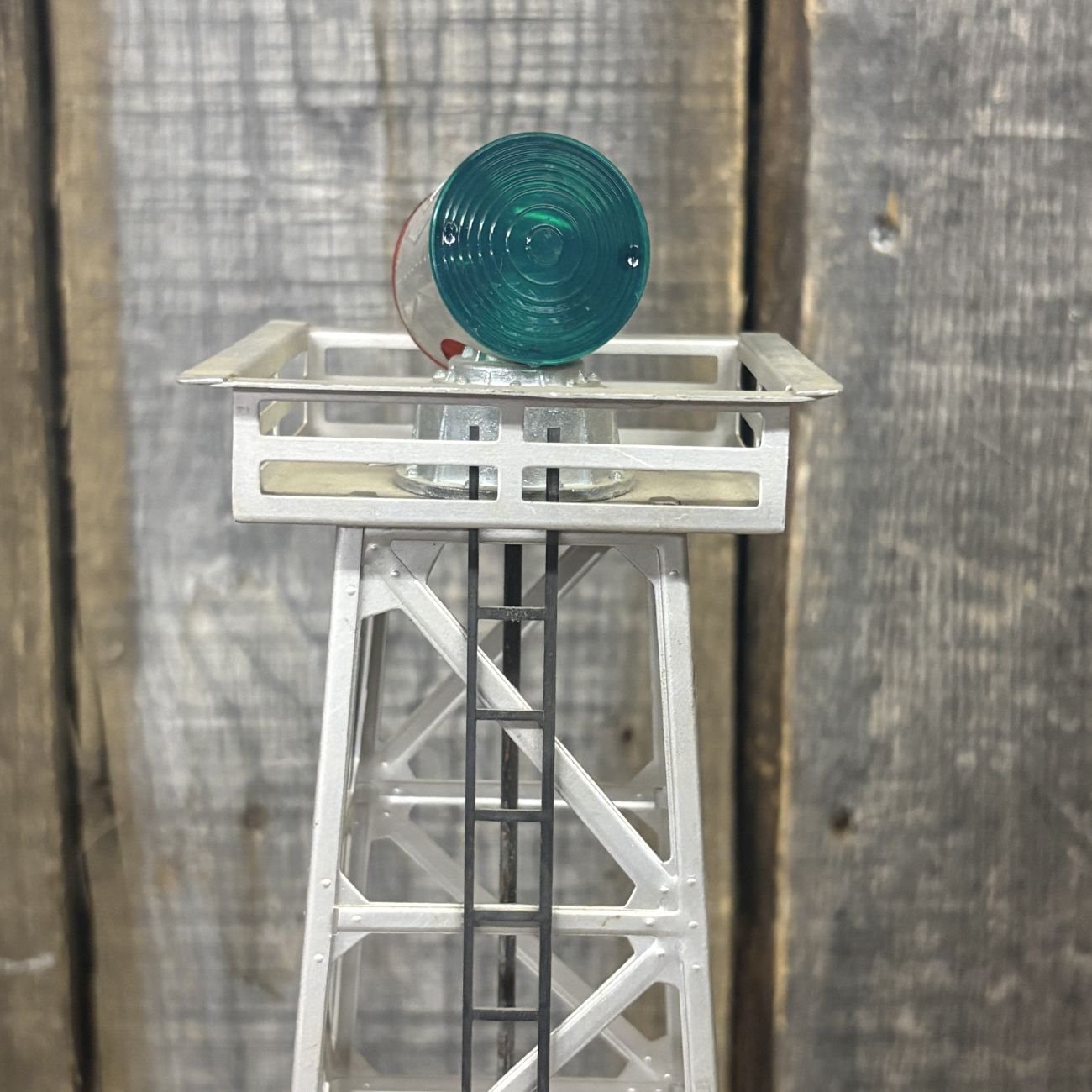 Lionel Postwar O-Gauge No. 394 Rotating Beacon Accessory