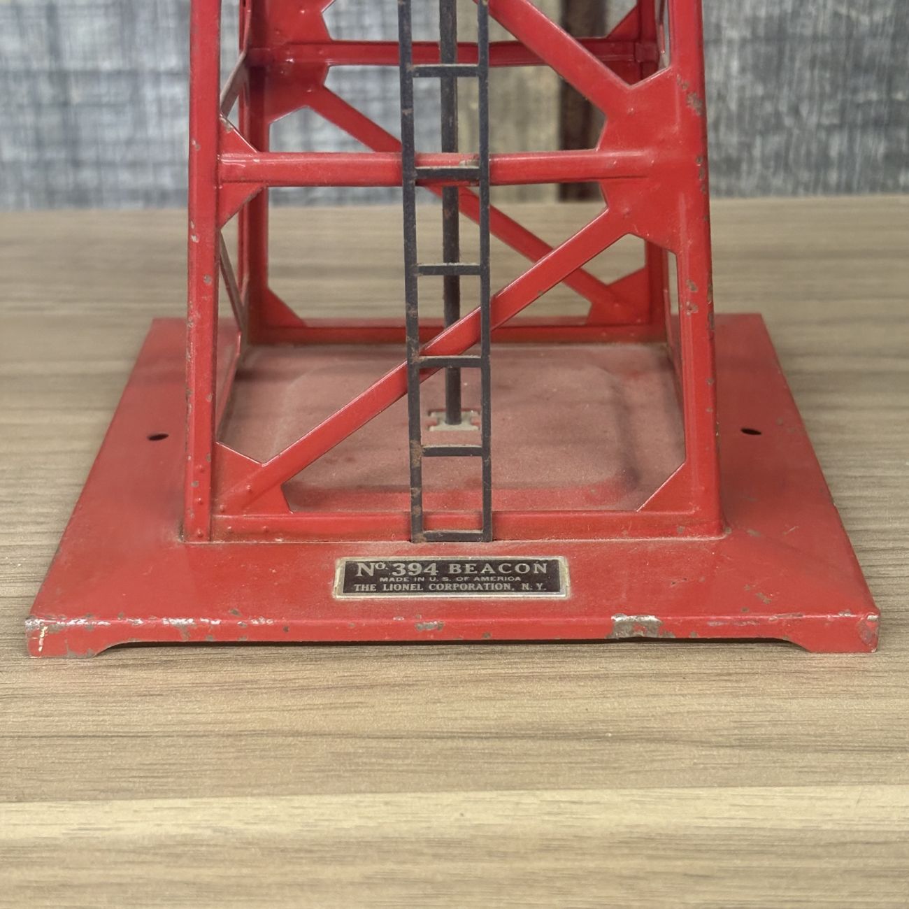 Lionel No. 394 Postwar Rotating Beacon