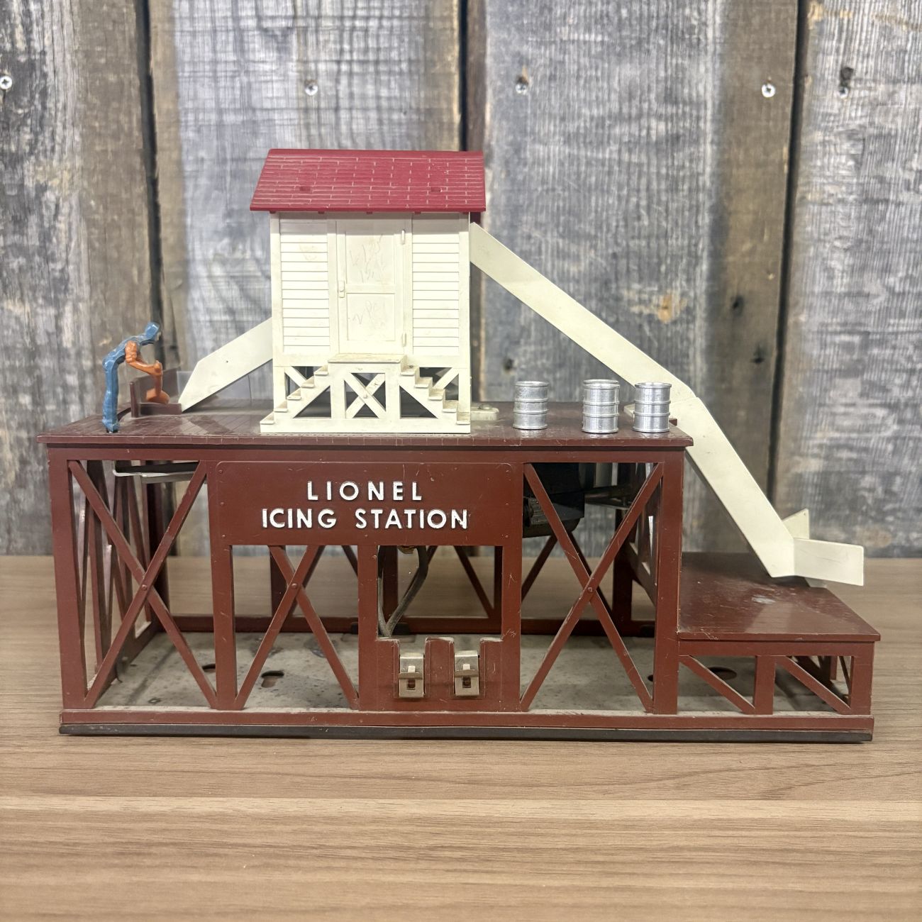 Lionel No. 352 Postwar O-Gauge Icing Station