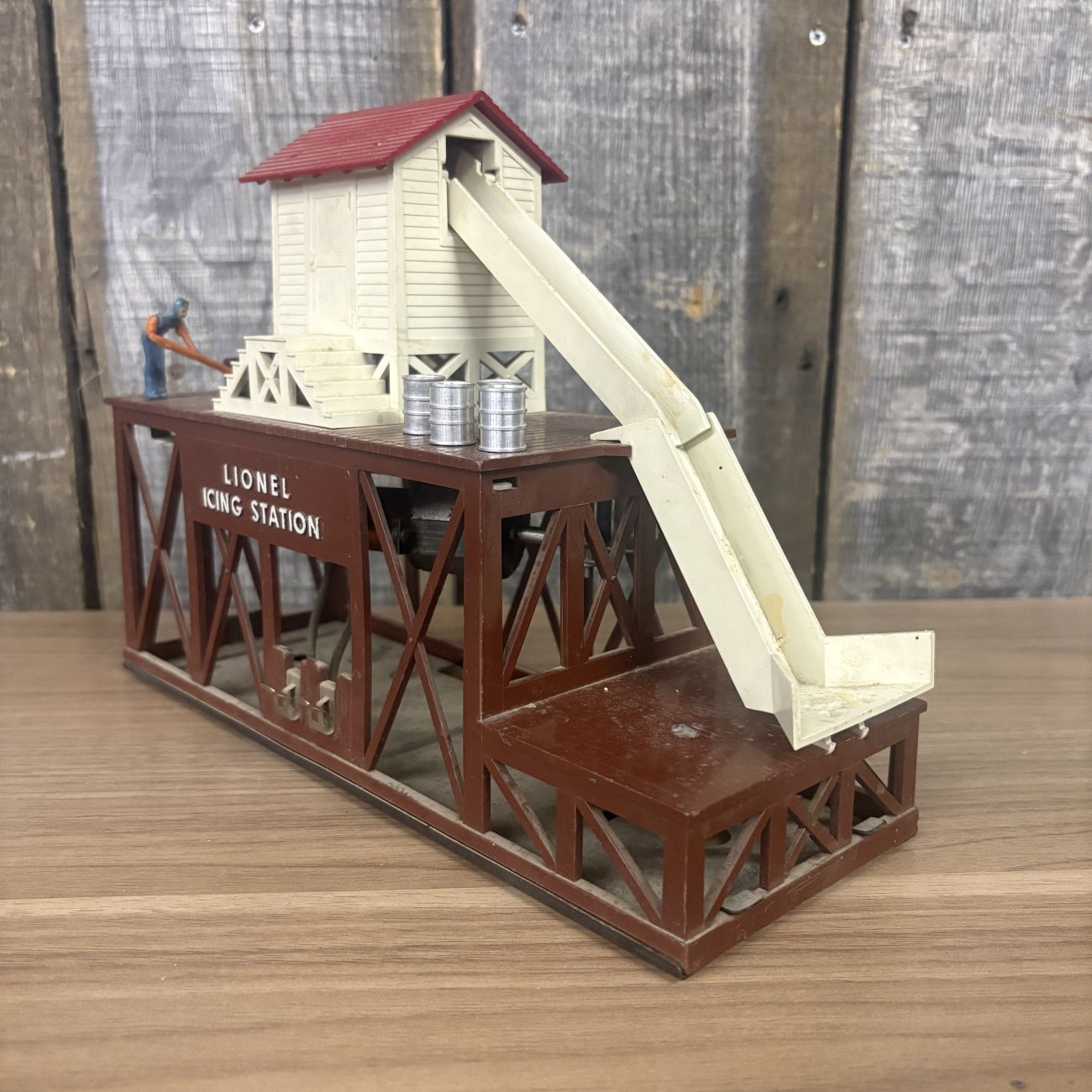 Lionel No. 352 Postwar O-Gauge Icing Station