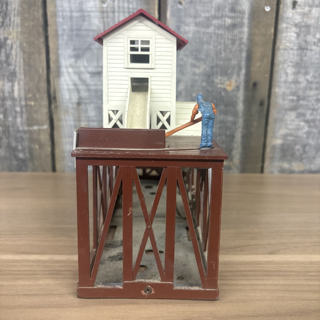 Lionel No. 352 Postwar O-Gauge Icing Station