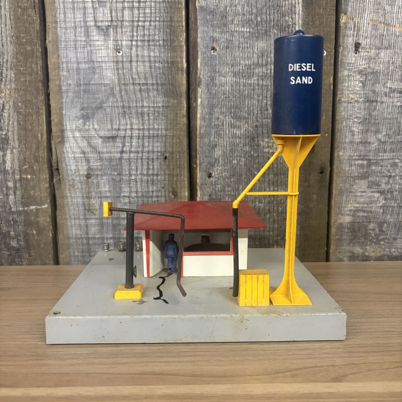 Lionel Corporation O-Gauge Diesel and Sanding Station Accessory