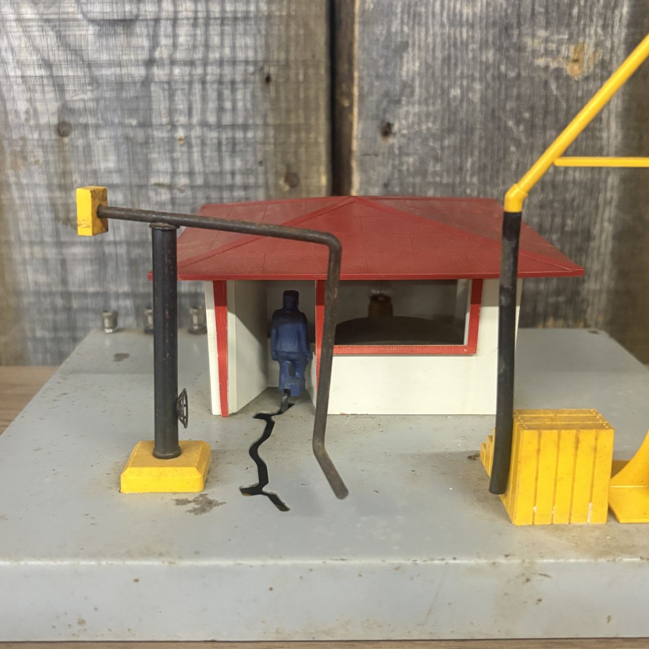 Lionel Corporation O-Gauge Diesel and Sanding Station Accessory