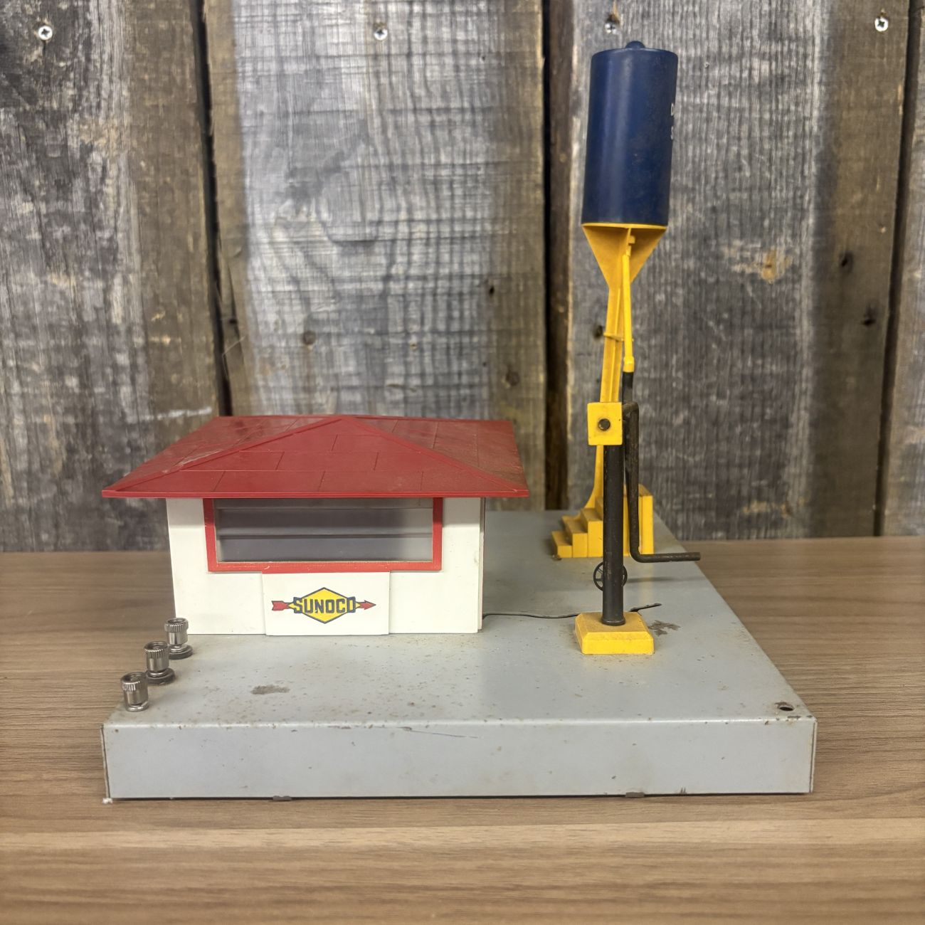 Lionel Corporation O-Gauge Diesel and Sanding Station Accessory