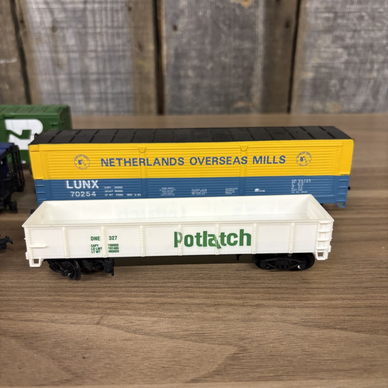 A Collection of Seven Life-Like HO Scale Model Train Pieces Including Southern Diesel Locomotive
